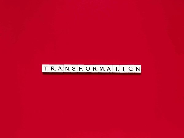 Comment rénover une vieille grange en une maison moderne ?