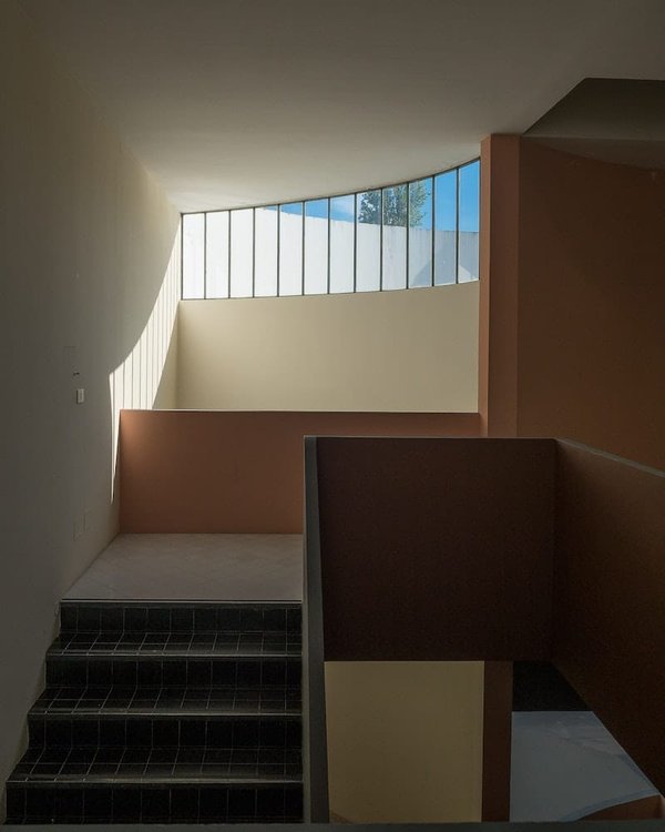 Quelles couleurs et textures pour une salle de bain au design industriel ?