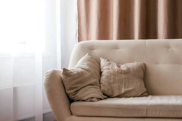 Guide d'achat : comment choisir le canapé beige parfait pour votre salon