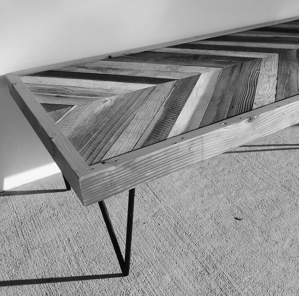 Table basse en bois : conseils pour trouver le modèle qui convient à votre salon